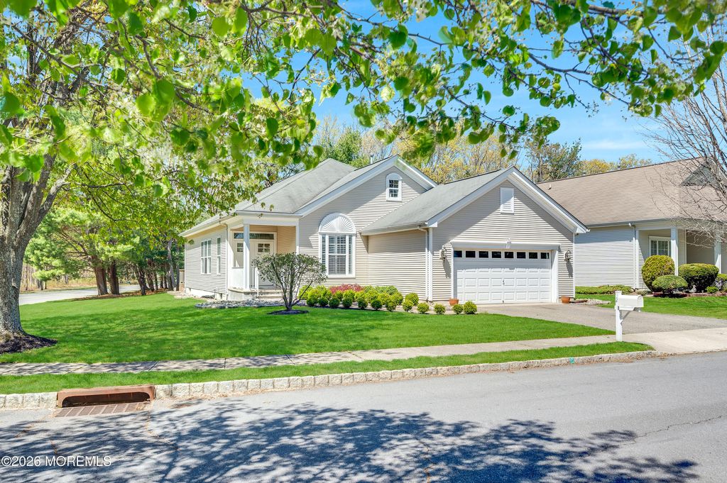 2 Silverspring Drive, Lakewood, NJ 08701