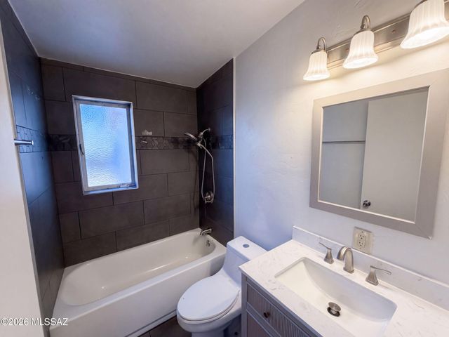 6435 E Calle Castor, Tucson, AZ 85710