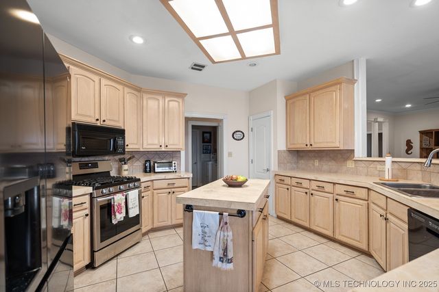 833 Franklin Drive, Ardmore, OK 73401