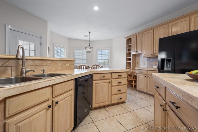 833 Franklin Drive, Ardmore, OK 73401