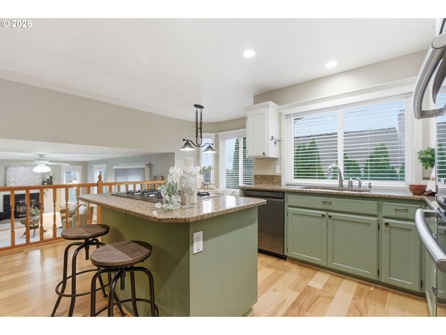 15975 Sw HAMPSHIRE Ter, Portland, OR 97224