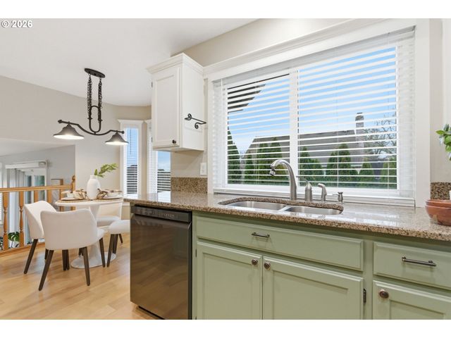 15975 Sw HAMPSHIRE Ter, Portland, OR 97224