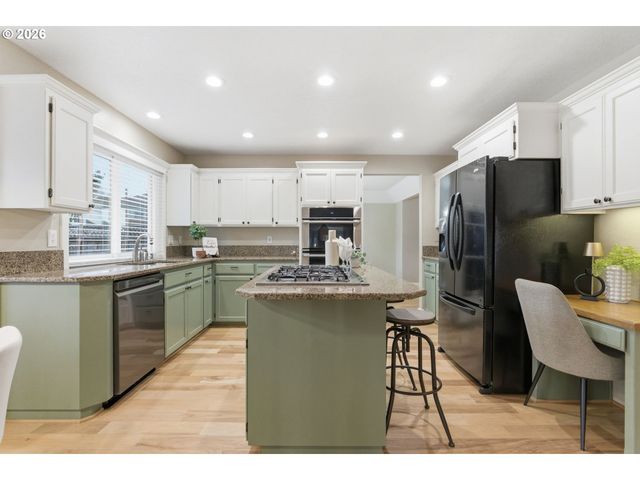 15975 Sw HAMPSHIRE Ter, Portland, OR 97224