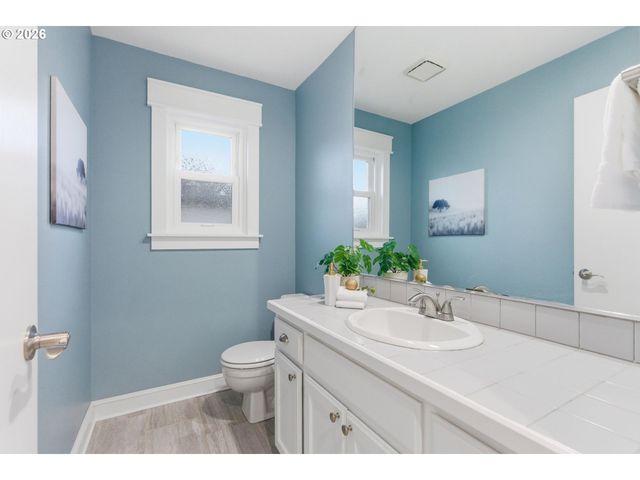 15975 Sw HAMPSHIRE Ter, Portland, OR 97224