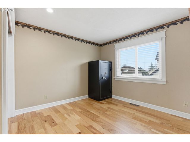 15975 Sw HAMPSHIRE Ter, Portland, OR 97224