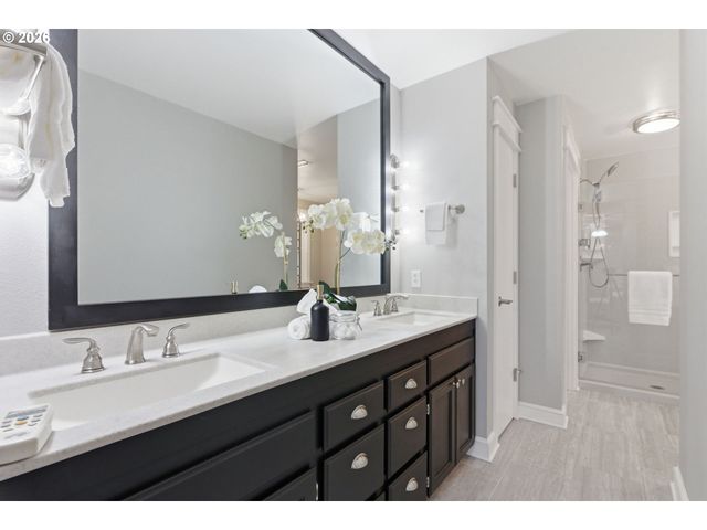 15975 Sw HAMPSHIRE Ter, Portland, OR 97224