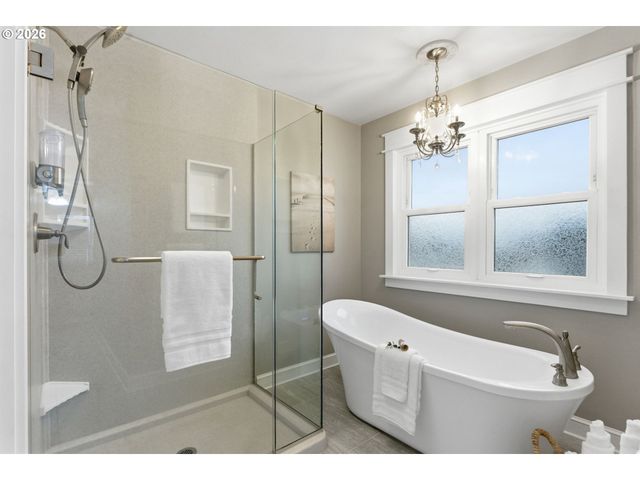 15975 Sw HAMPSHIRE Ter, Portland, OR 97224