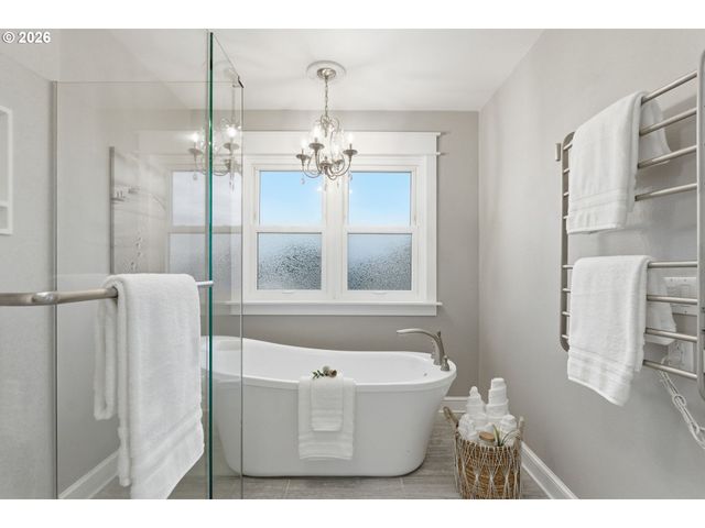 15975 Sw HAMPSHIRE Ter, Portland, OR 97224