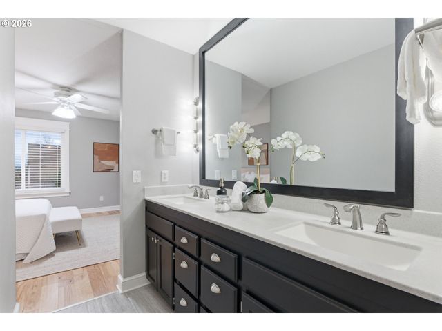 15975 Sw HAMPSHIRE Ter, Portland, OR 97224