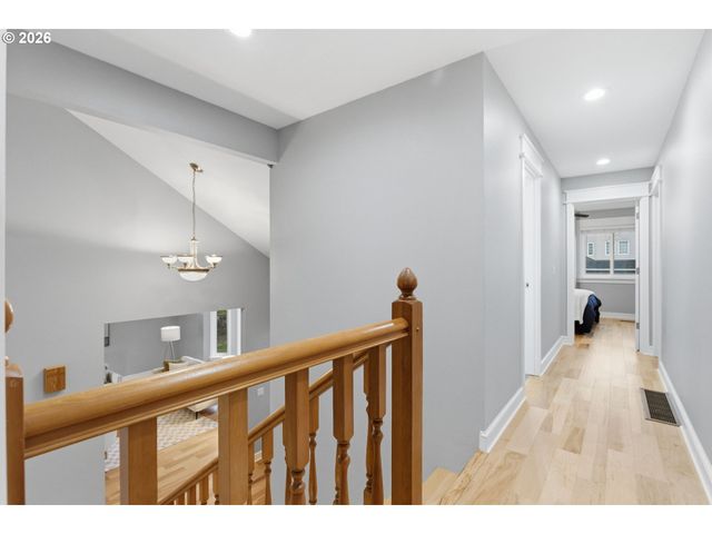 15975 Sw HAMPSHIRE Ter, Portland, OR 97224