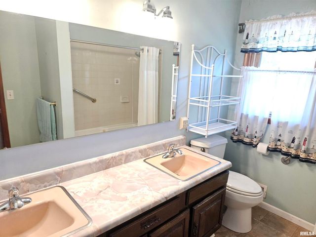 2131 W SUNNYBROOK Drive, Quincy, IL 62301