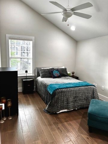 807 N Van Buren Avenue, Dallas, TX 75208