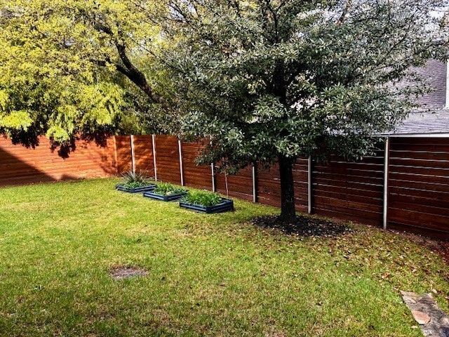 807 N Van Buren Avenue, Dallas, TX 75208