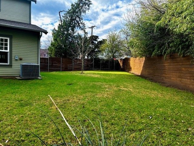 807 N Van Buren Avenue, Dallas, TX 75208