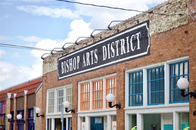 807 N Van Buren Avenue, Dallas, TX 75208