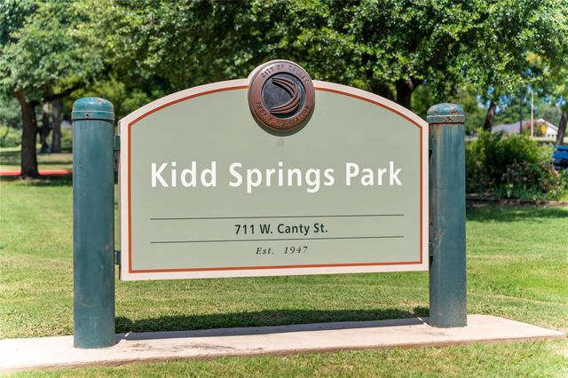 807 N Van Buren Avenue, Dallas, TX 75208