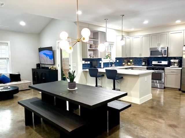 807 N Van Buren Avenue, Dallas, TX 75208