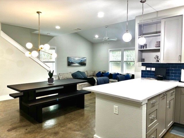 807 N Van Buren Avenue, Dallas, TX 75208