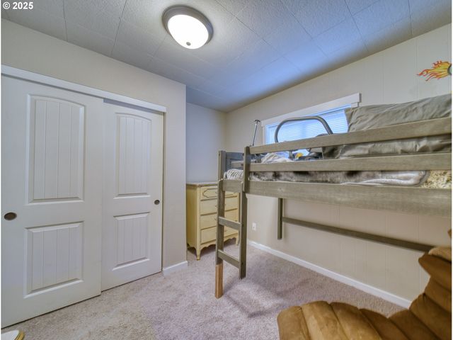 385 N 6TH St, St Helens, OR 97051