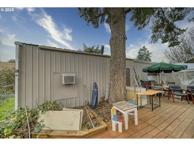 385 N 6TH St, St Helens, OR 97051