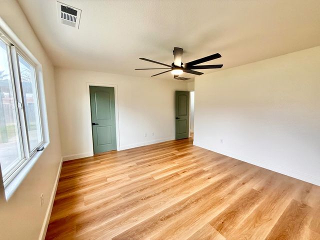 2283 N Sonora Lane, Fresno, CA 93722