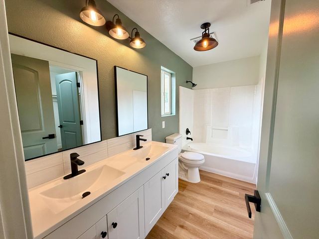 2283 N Sonora Lane, Fresno, CA 93722