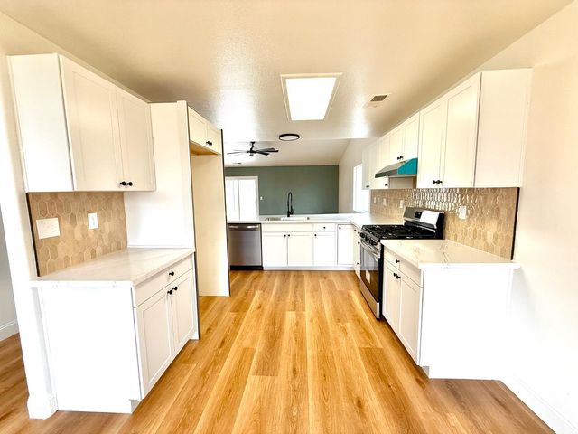 2283 N Sonora Lane, Fresno, CA 93722