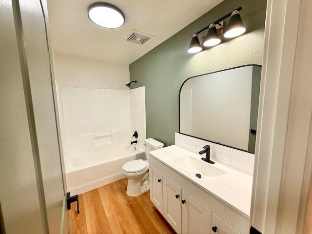 2283 N Sonora Lane, Fresno, CA 93722