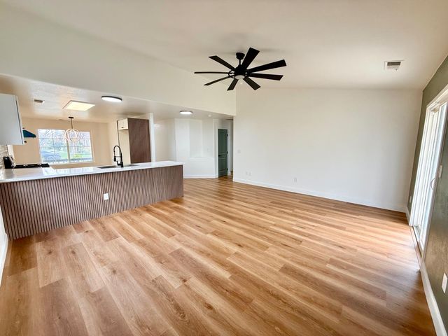 2283 N Sonora Lane, Fresno, CA 93722