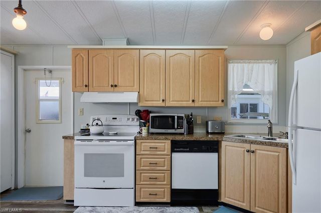 15 Ilex ST, Alva, FL 33920