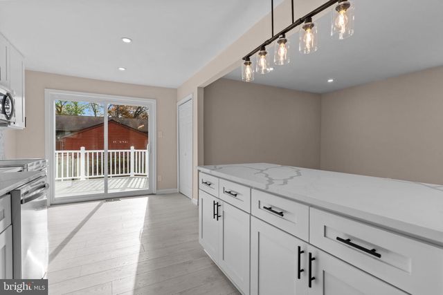 100 E ENDFIELD RD, Feasterville Trevose, PA 19053