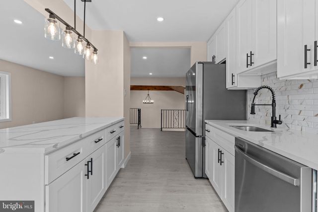 100 E ENDFIELD RD, Feasterville Trevose, PA 19053