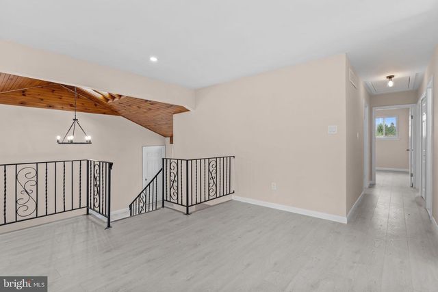 100 E ENDFIELD RD, Feasterville Trevose, PA 19053