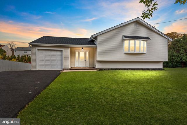 100 E ENDFIELD RD, Feasterville Trevose, PA 19053