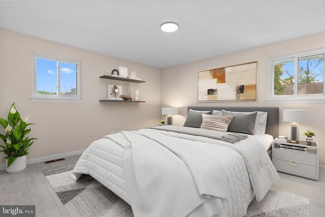 100 E ENDFIELD RD, Feasterville Trevose, PA 19053