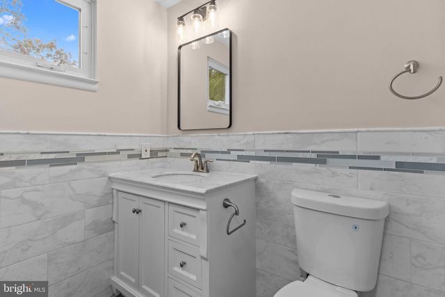 100 E ENDFIELD RD, Feasterville Trevose, PA 19053