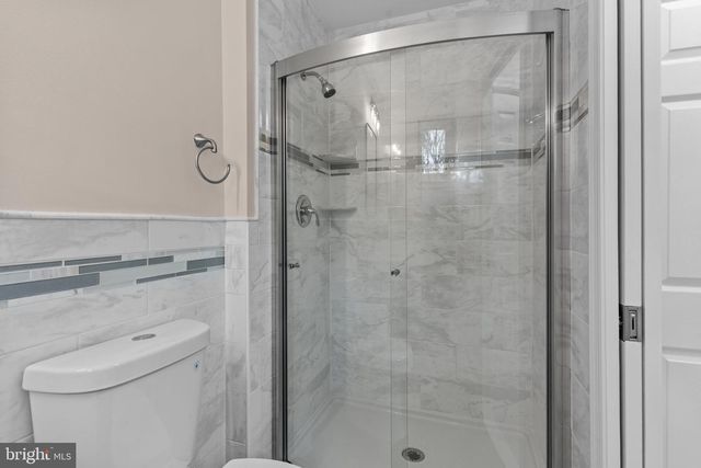 100 E ENDFIELD RD, Feasterville Trevose, PA 19053