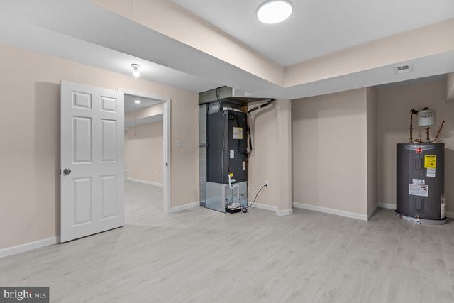 100 E ENDFIELD RD, Feasterville Trevose, PA 19053