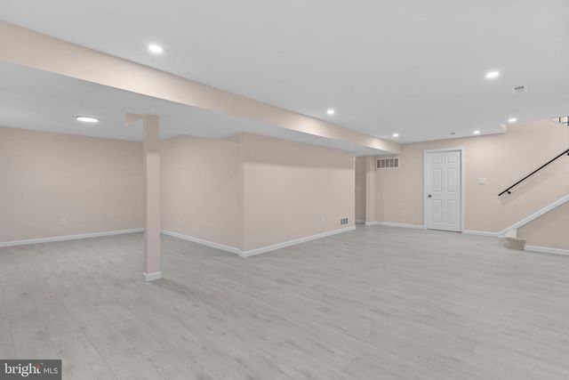 100 E ENDFIELD RD, Feasterville Trevose, PA 19053