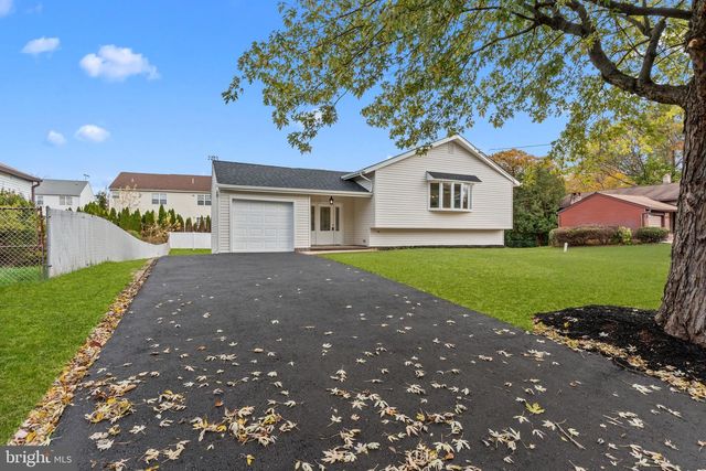 100 E ENDFIELD RD, Feasterville Trevose, PA 19053