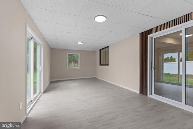 100 E ENDFIELD RD, Feasterville Trevose, PA 19053