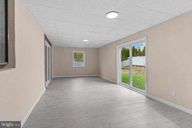 100 E ENDFIELD RD, Feasterville Trevose, PA 19053