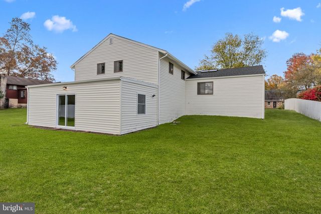 100 E ENDFIELD RD, Feasterville Trevose, PA 19053