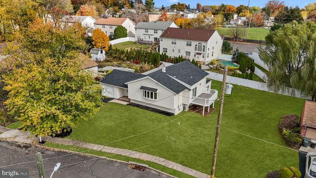 100 E ENDFIELD RD, Feasterville Trevose, PA 19053