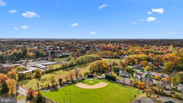 100 E ENDFIELD RD, Feasterville Trevose, PA 19053