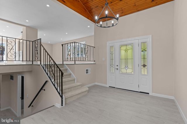 100 E ENDFIELD RD, Feasterville Trevose, PA 19053