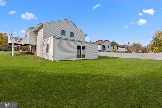 100 E ENDFIELD RD, Feasterville Trevose, PA 19053