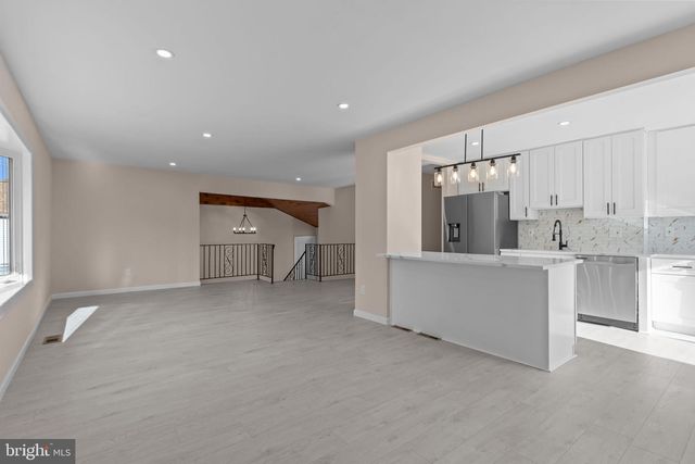 100 E ENDFIELD RD, Feasterville Trevose, PA 19053