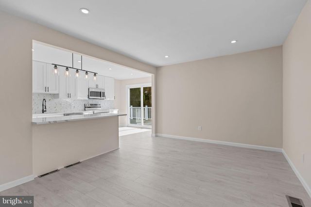 100 E ENDFIELD RD, Feasterville Trevose, PA 19053