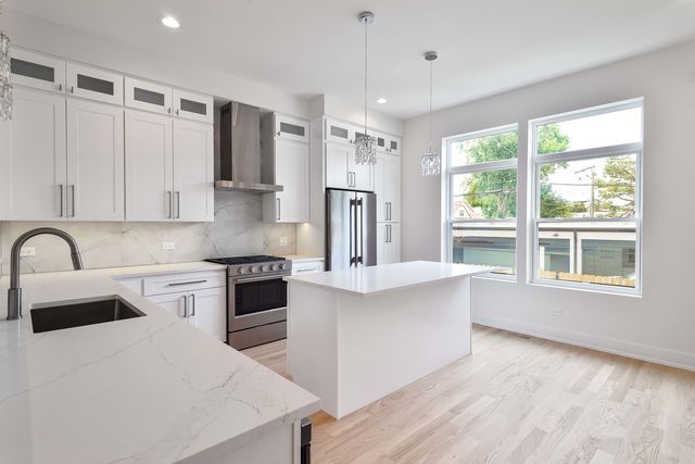 3516 N Central Avenue, Chicago, IL 60634